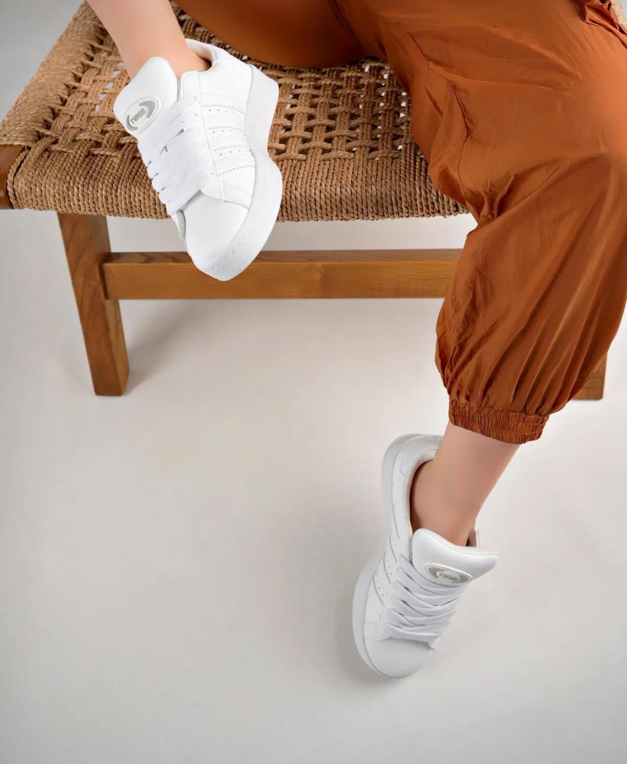Homiro Unisex Klasik Bağcıklı Ortopedik Spor Sneaker Ayakkabı-Siyah-Beyaz görsel 7