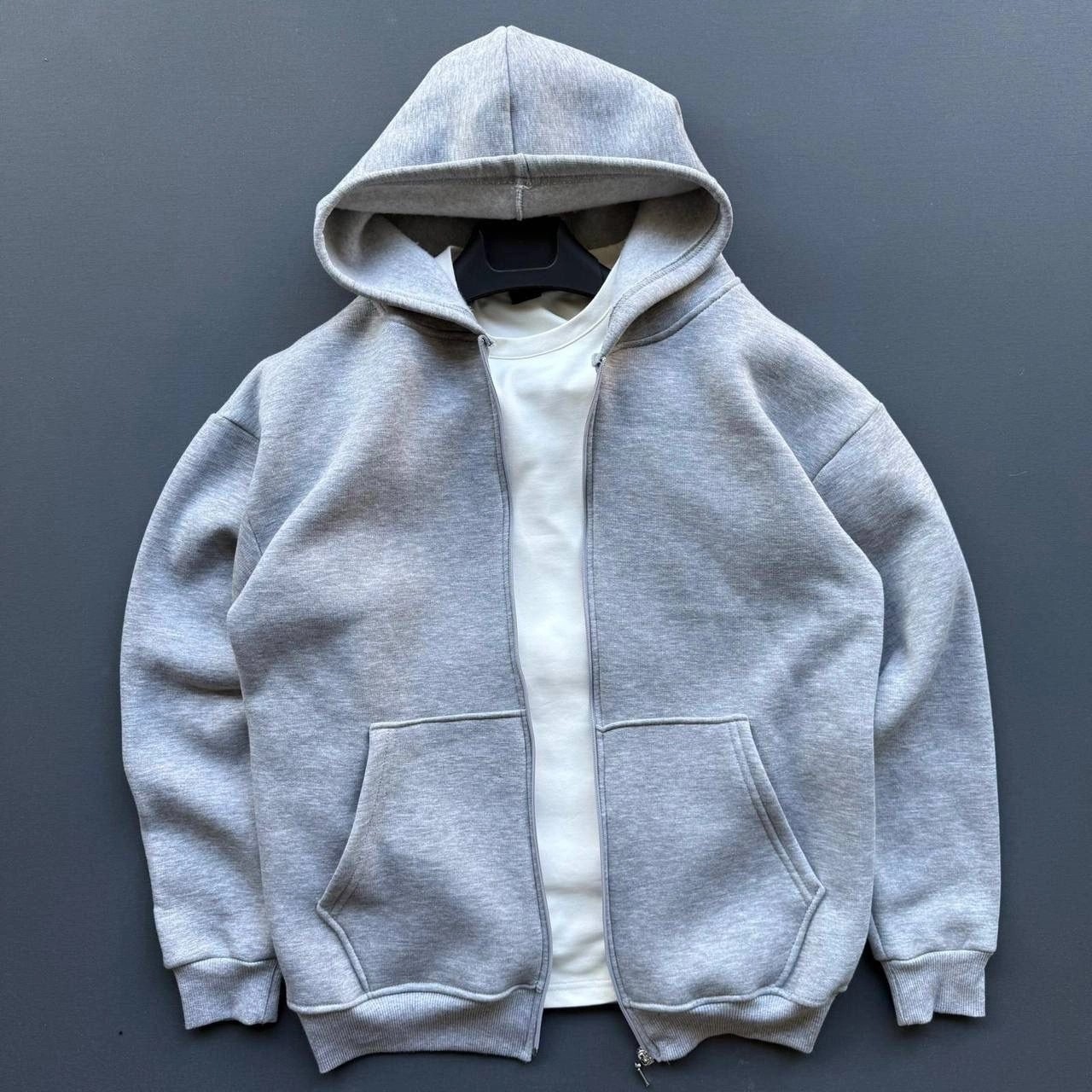 Tarz Yeri Kadın 3 Iplik Şardonlu Tam Fermuarlı Kapüşonlu Arka Çanta Detaylı Sweatshirt - Gri görsel 5