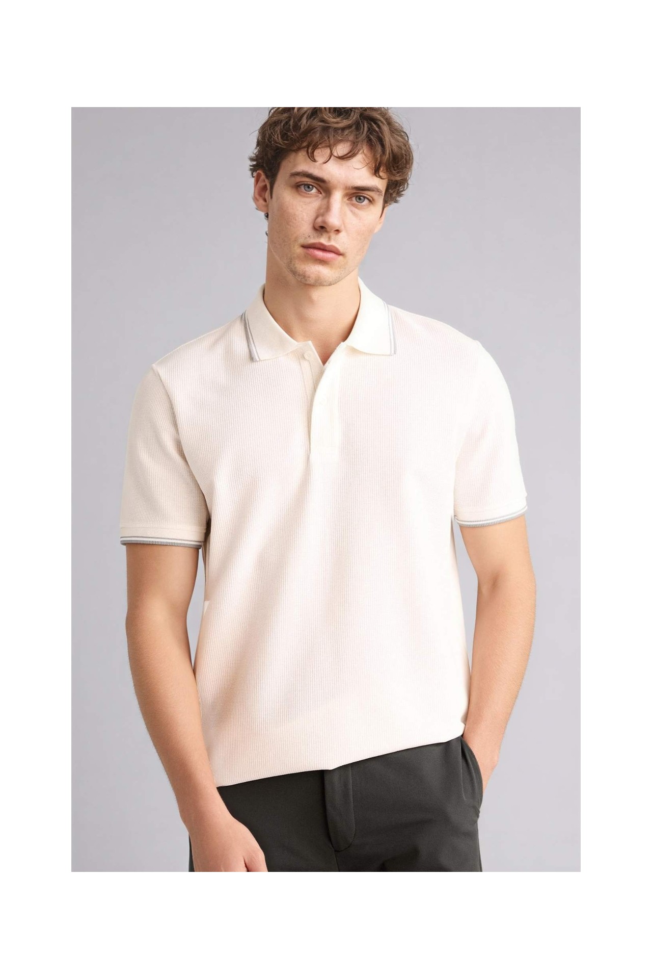 DeFacto Pamuklu Regular Fit Waffle Kısa Kollu Polo Tişört D7932AX26SP