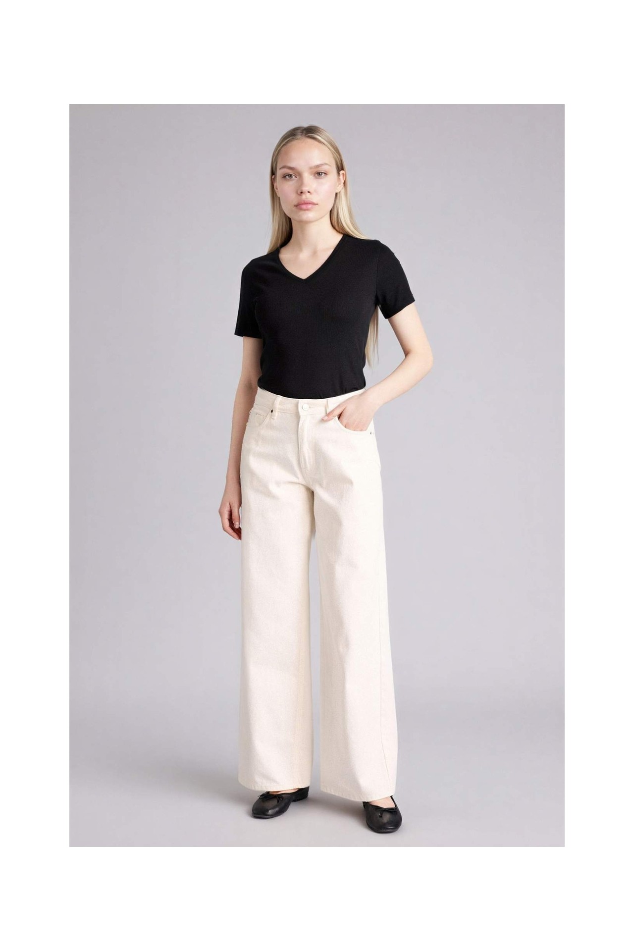 DeFacto %100 Pamuk Slim Fit V Yaka Basic Düz Ribana Kısa Kollu Tişört I1080AZ26SP görsel 2