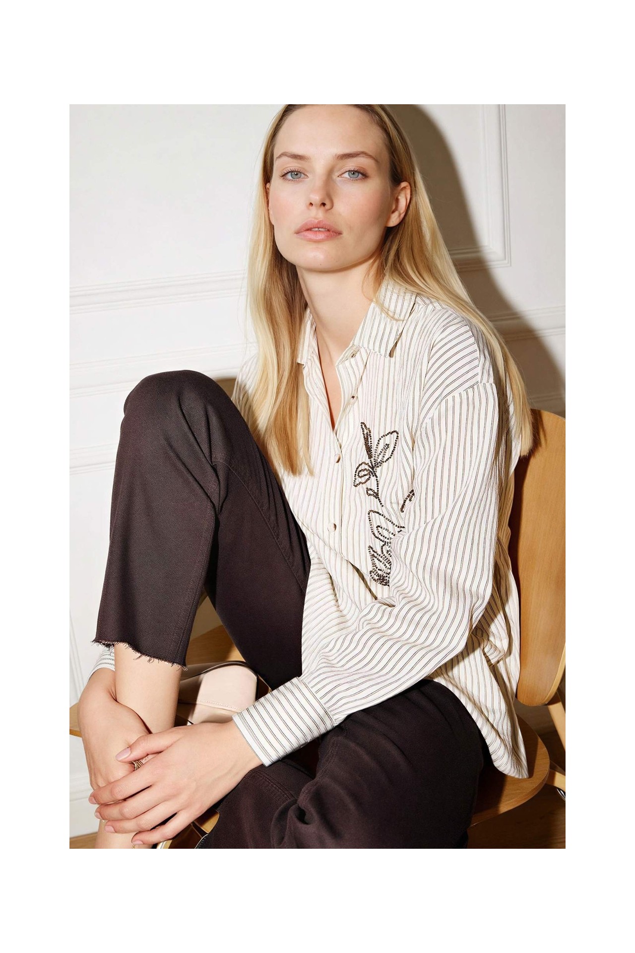 DeFacto Relax Fit Çiçek Motifli Uzun Kollu Beyaz Gömlek G9132AX26SP görsel 5
