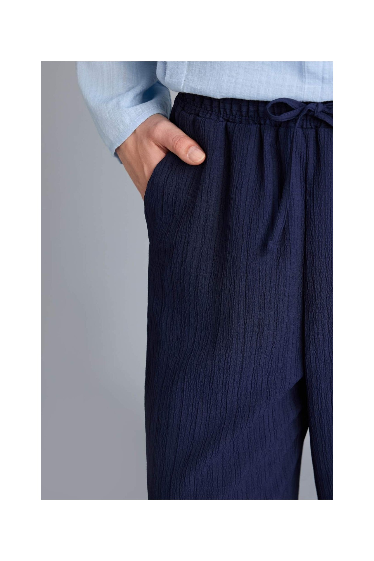 DeFacto Regular Fit Düz Paça Gofre Dokulu Pantolon H0551AX26SP görsel 4