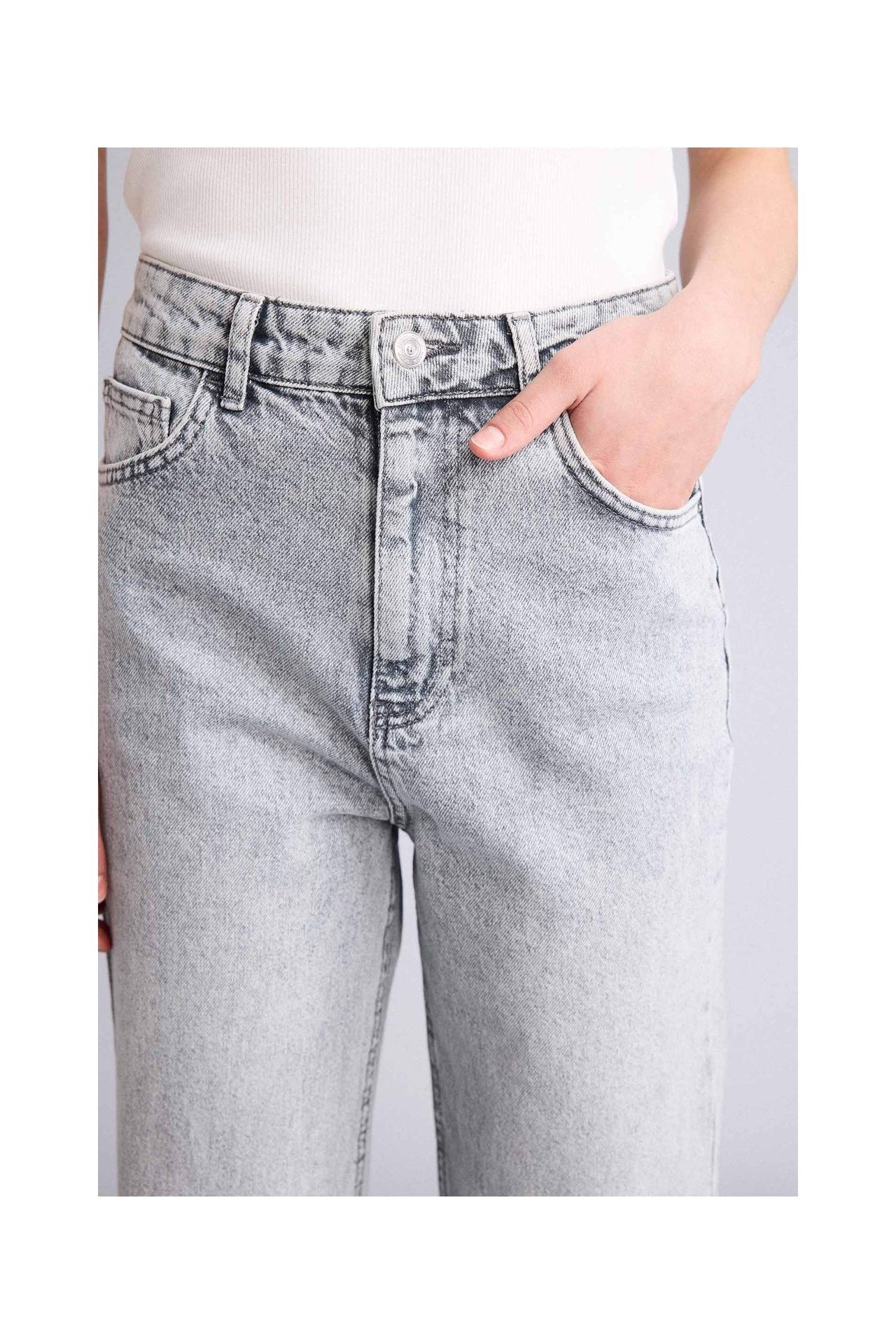 DeFacto %100 Pamuk Straight Wide Yüksek Bel Uzun Jean Yıkamalı Pantolon E3185AX26SP görsel 4