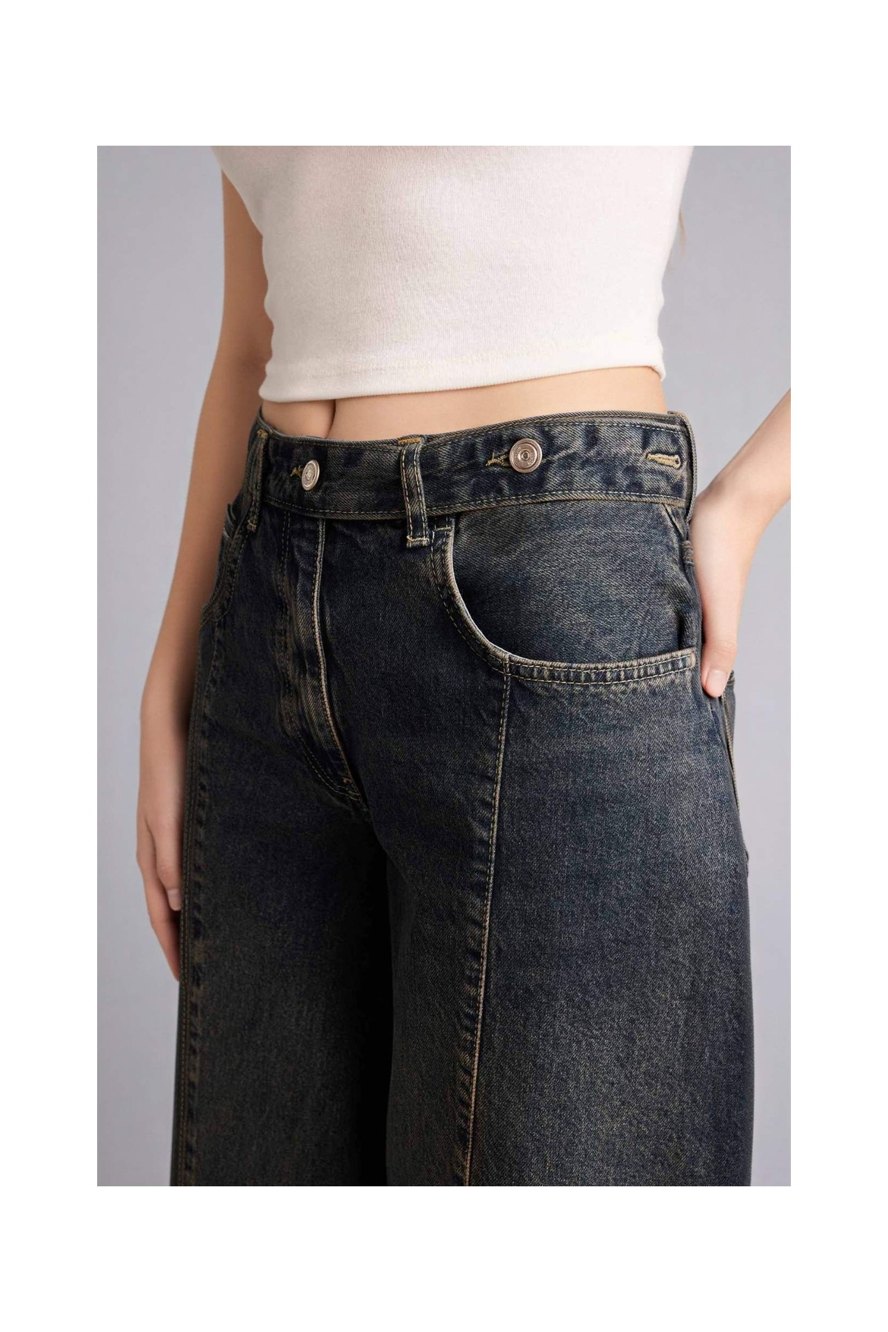 DeFacto %100 Pamuk Barrel Fit Yüksek Bel Bilek Boy Jean Yıkamalı Pantolon H0135AX26SP görsel 4