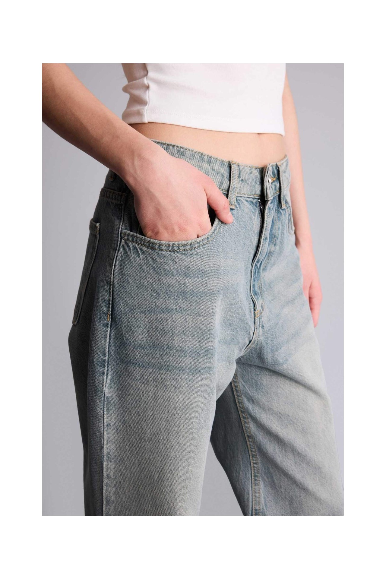 DeFacto %100 Pamuk Barrel Fit Yüksek Bel Bilek Boy Jean Yıkamalı Pantolon F7691AX26SP görsel 4