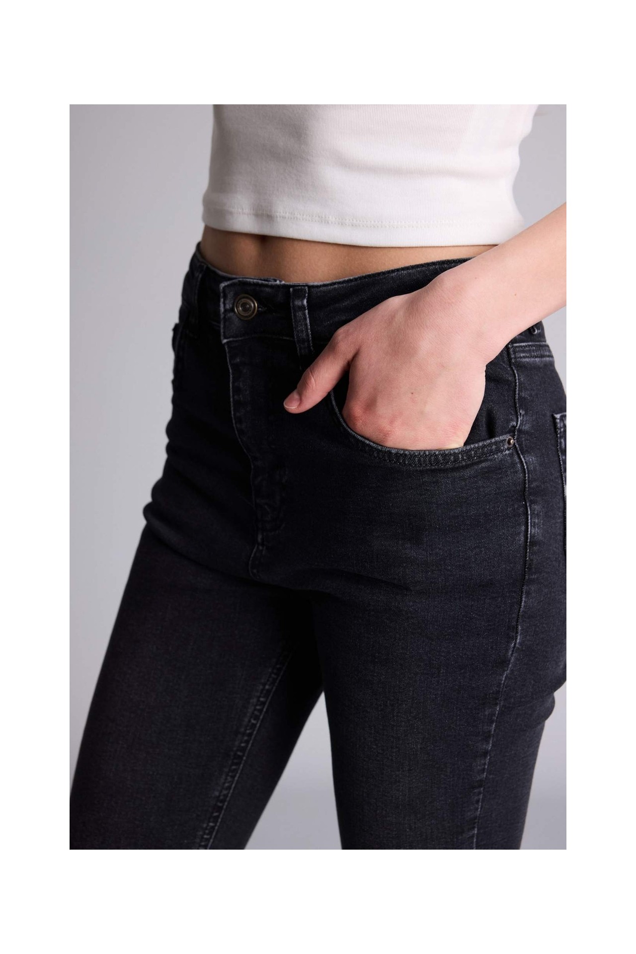 DeFacto Crop Flare Fit Yüksek Bel Jean Pantolon G2217AX26SP görsel 4