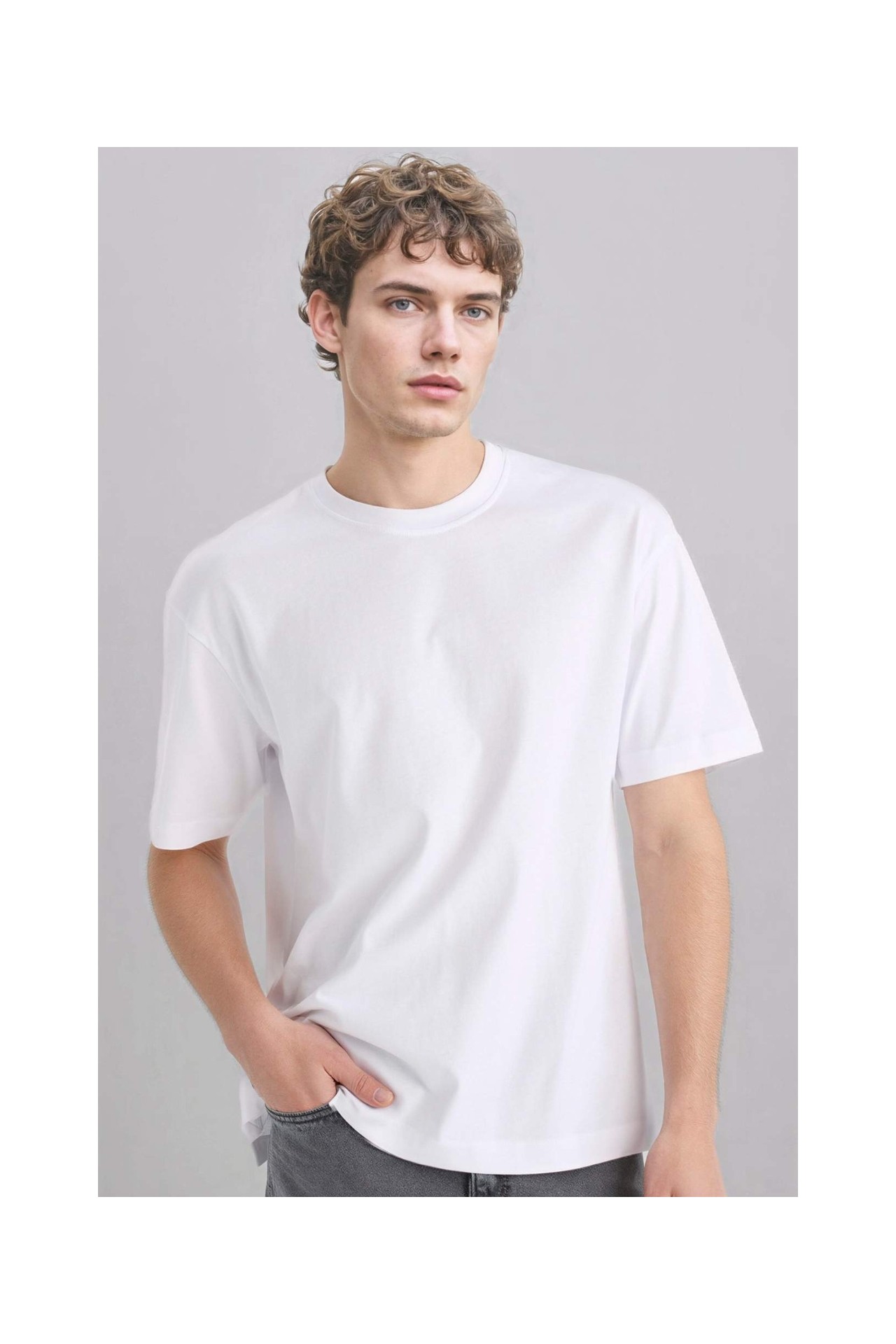 DeFacto %100 Pamuk Oversize Bisiklet Yaka Basic Kısa Kollu Tişört E6885AXNS