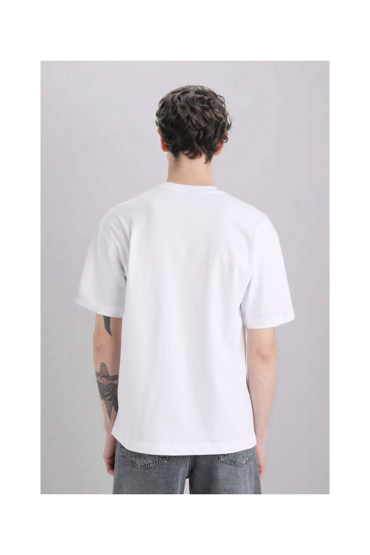 DeFacto %100 Pamuk Oversize Bisiklet Yaka Basic Kısa Kollu Tişört E6885AXNS görsel 6