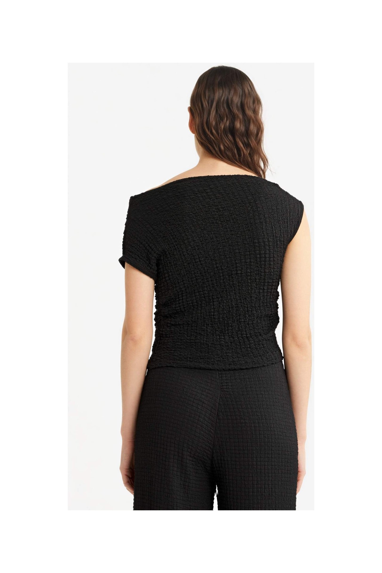 DeFacto Slim Fit Dar Kesim Tek Omuzlu Kırışık Dokulu Bluz G2703AX25AU görsel 3