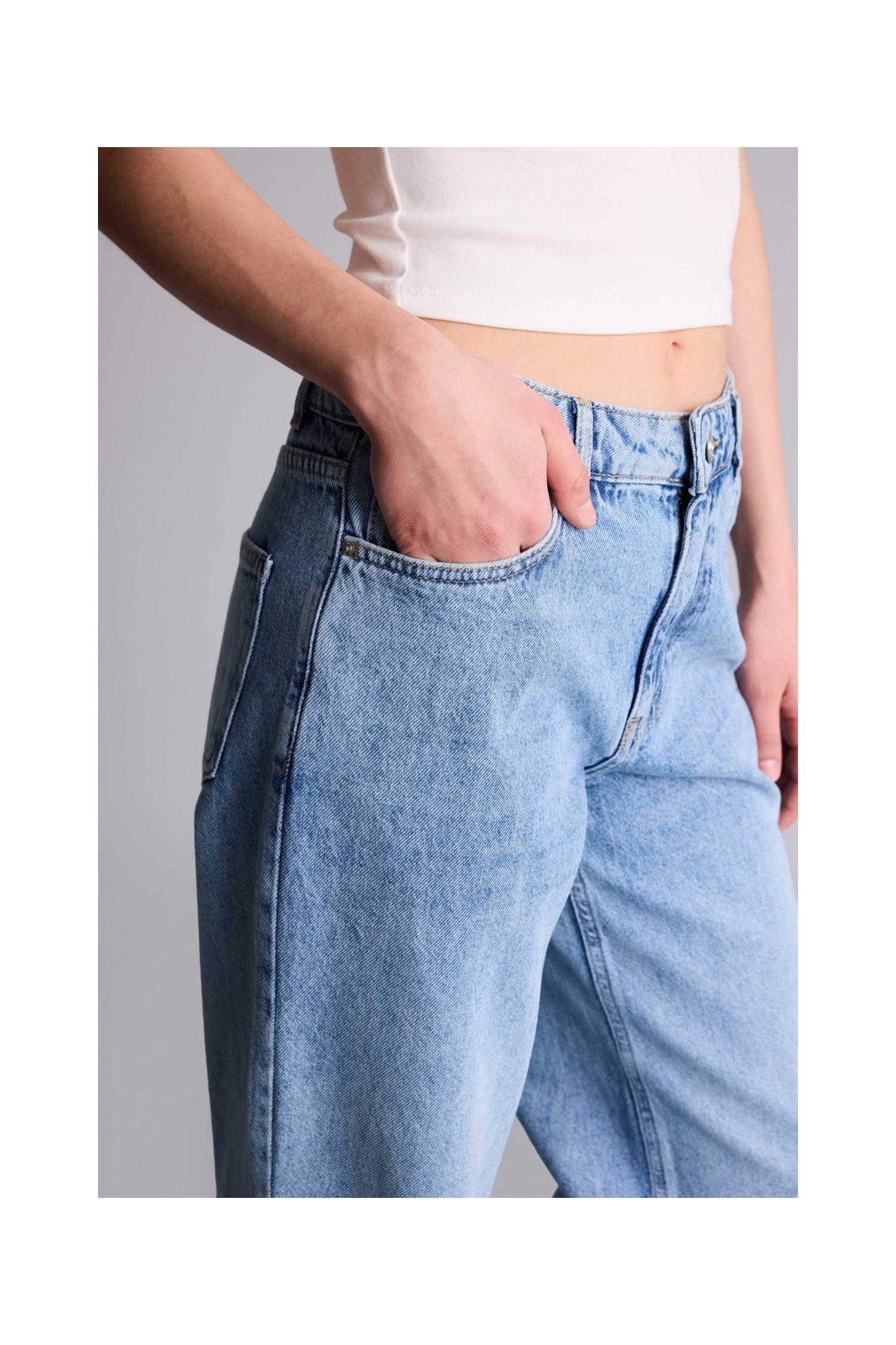 DeFacto %100 Pamuk Low Rise Wide Leg Düşük Bel Uzun Jean Yıkamalı Pantolon G2208AX26SP görsel 4