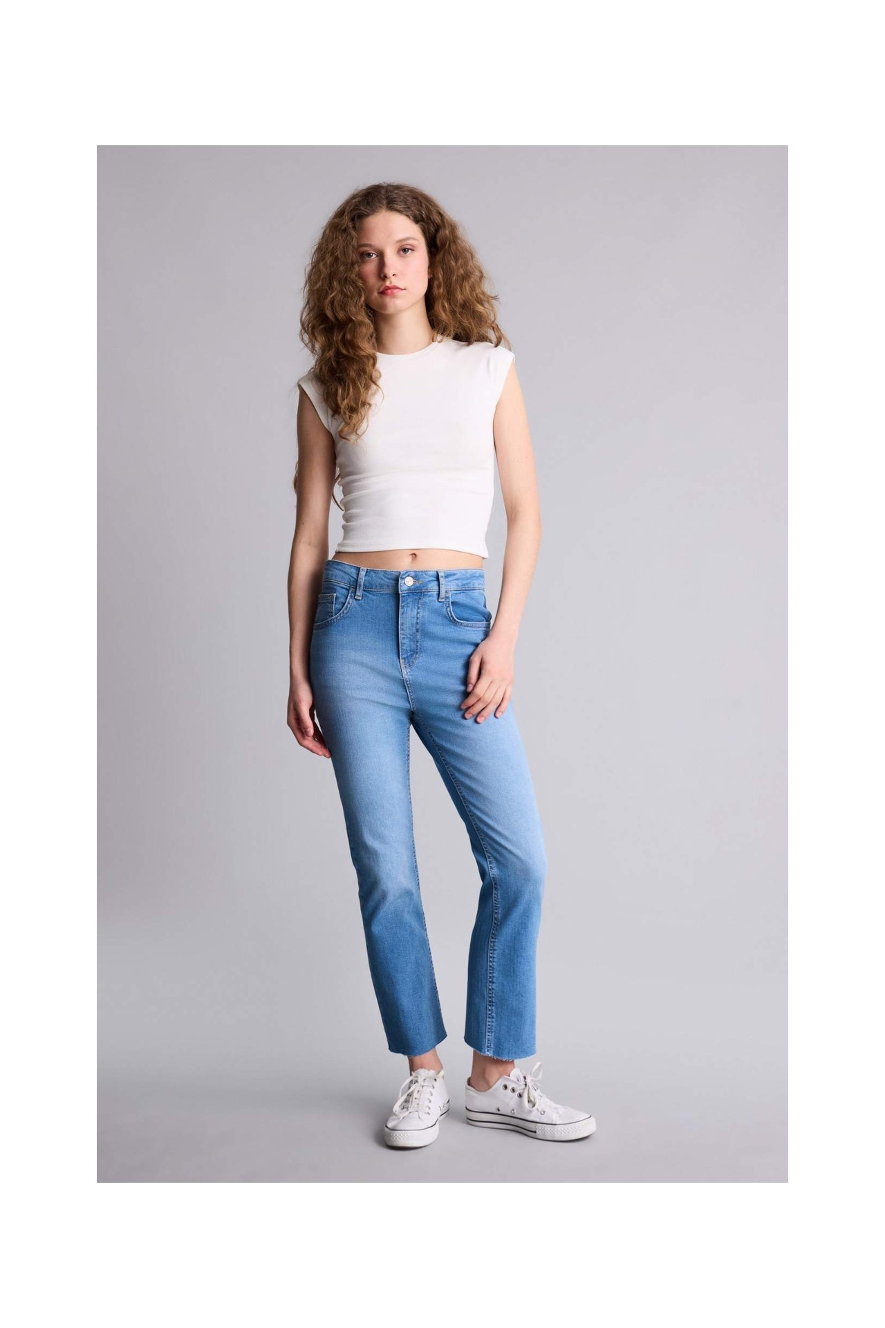 DeFacto %100 Pamuk Crop Flare Fit Yüksek Bel Kısa Paça Bilek Boy Jean Yıkamalı Pantolon H1665AX26SM