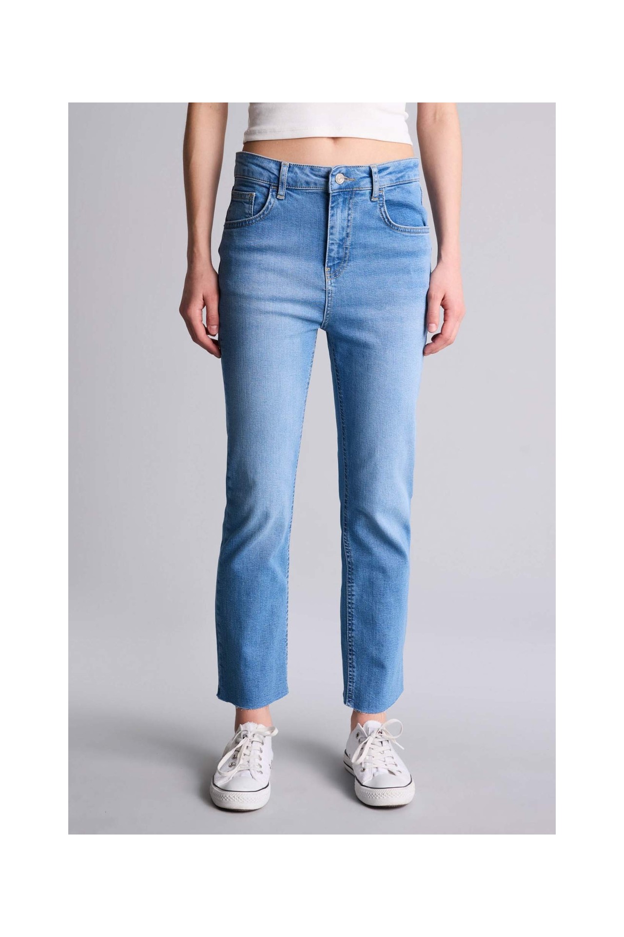DeFacto %100 Pamuk Crop Flare Fit Yüksek Bel Kısa Paça Bilek Boy Jean Yıkamalı Pantolon H1665AX26SM görsel 3
