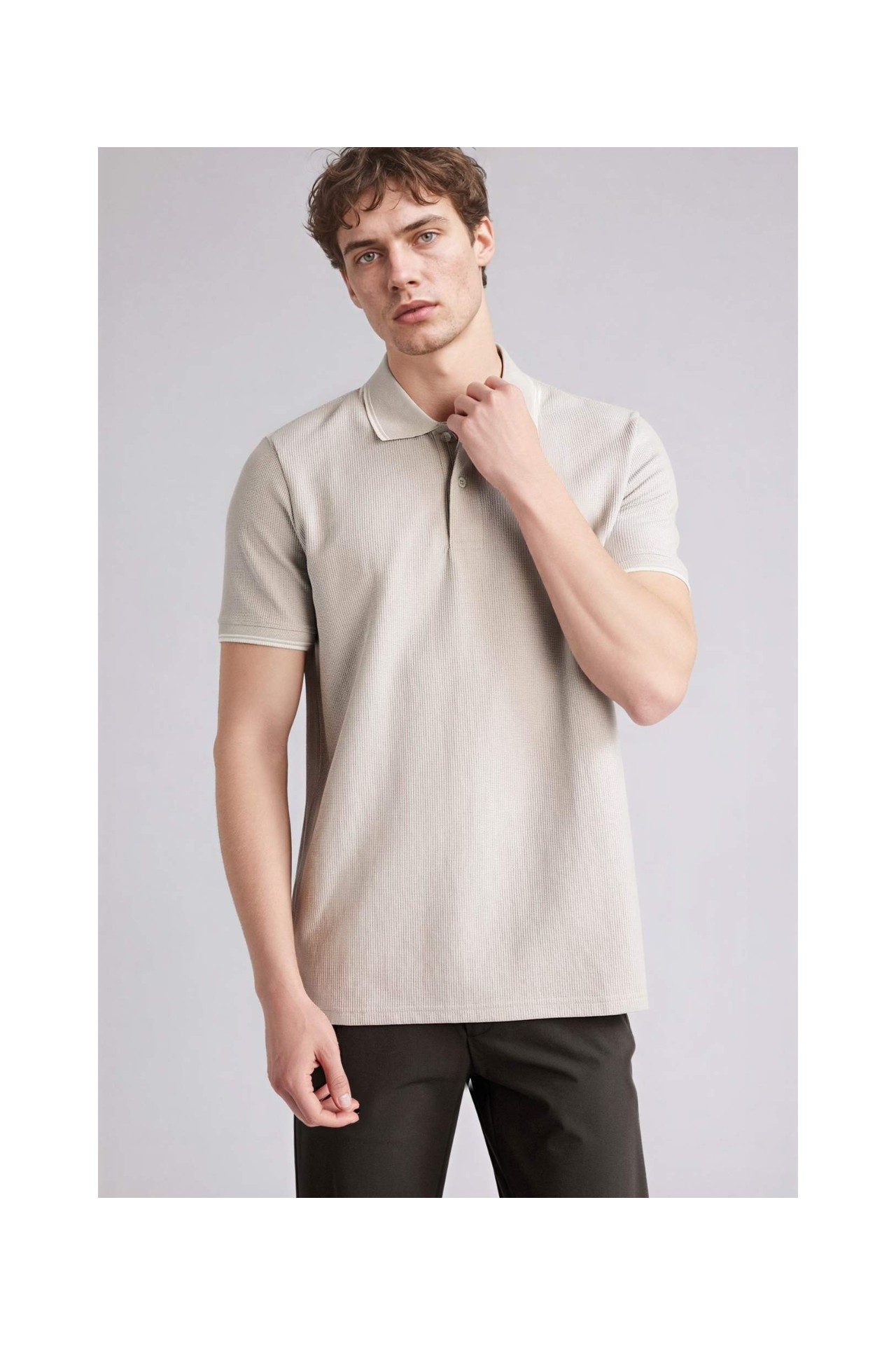 DeFacto Pamuklu Regular Fit Waffle Kısa Kollu Polo Tişört D7932AX26SP