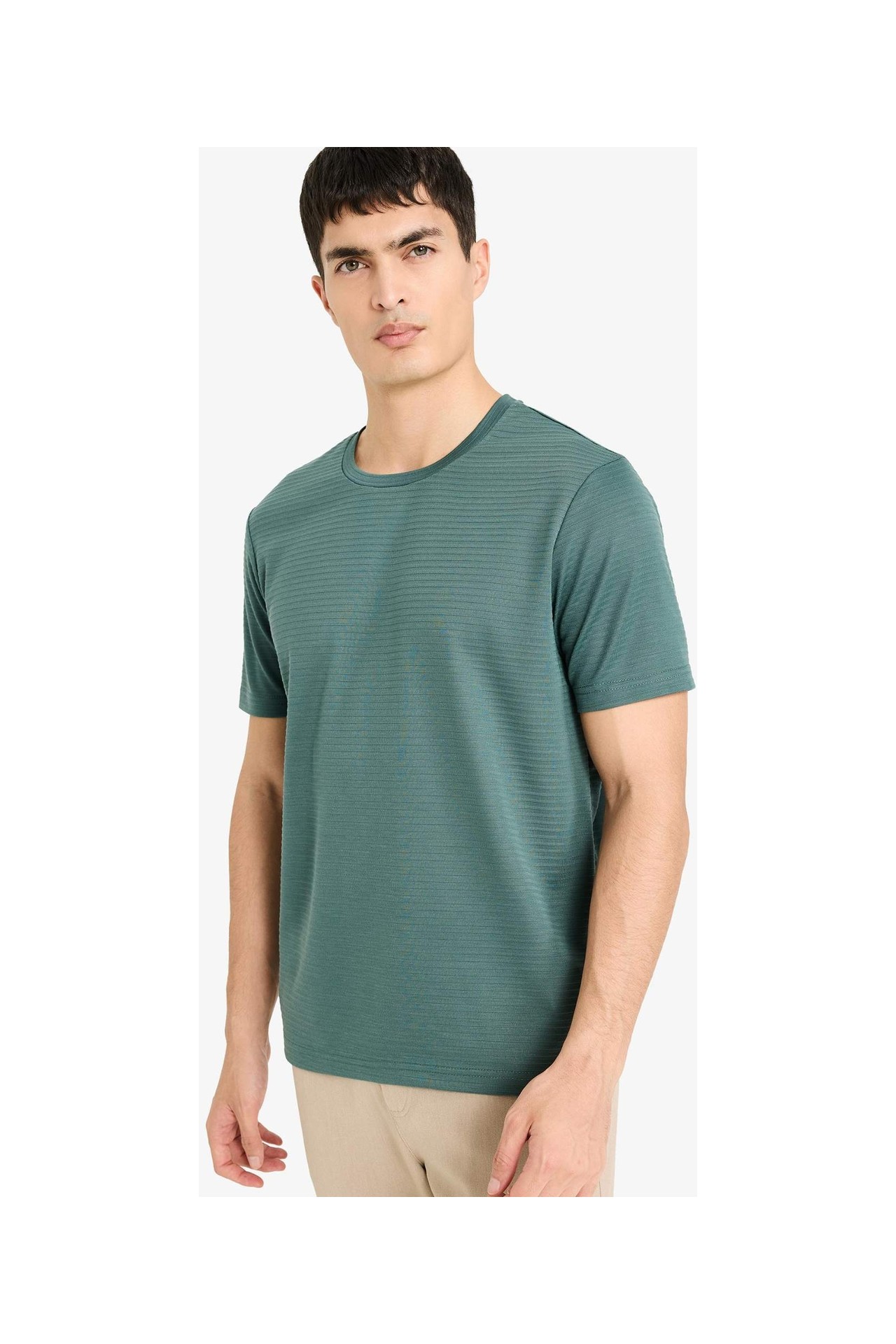 DeFacto Slim Fit Bisiklet Yaka Kısa Kollu Basic Tişört M6608AZ26SP
