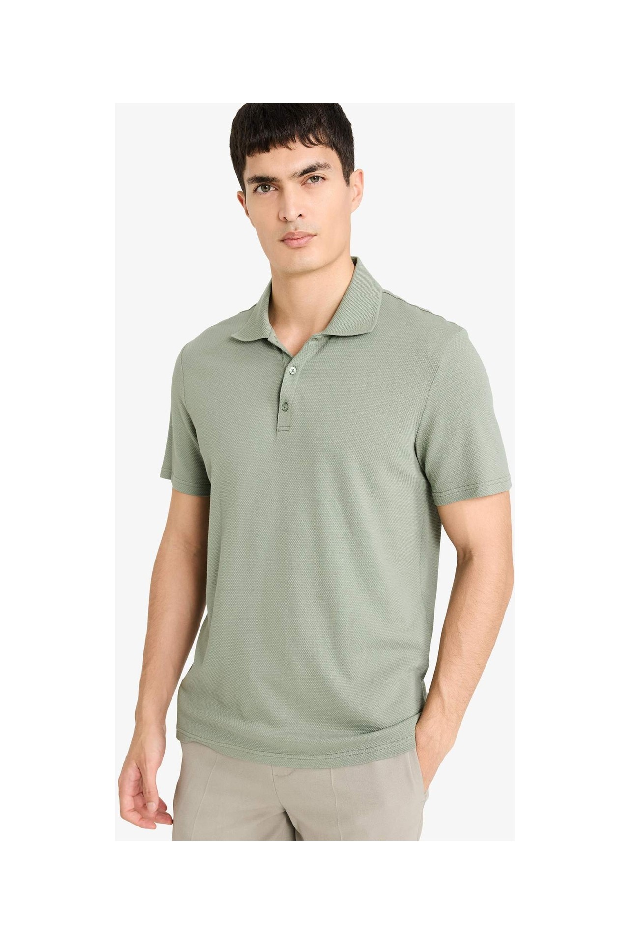 DeFacto Ultra Yumuşak Slim Fit Polo Yaka Kısa Kollu Pamuklu Modal Karışımlı Basic Tişört M6609AZ26SP