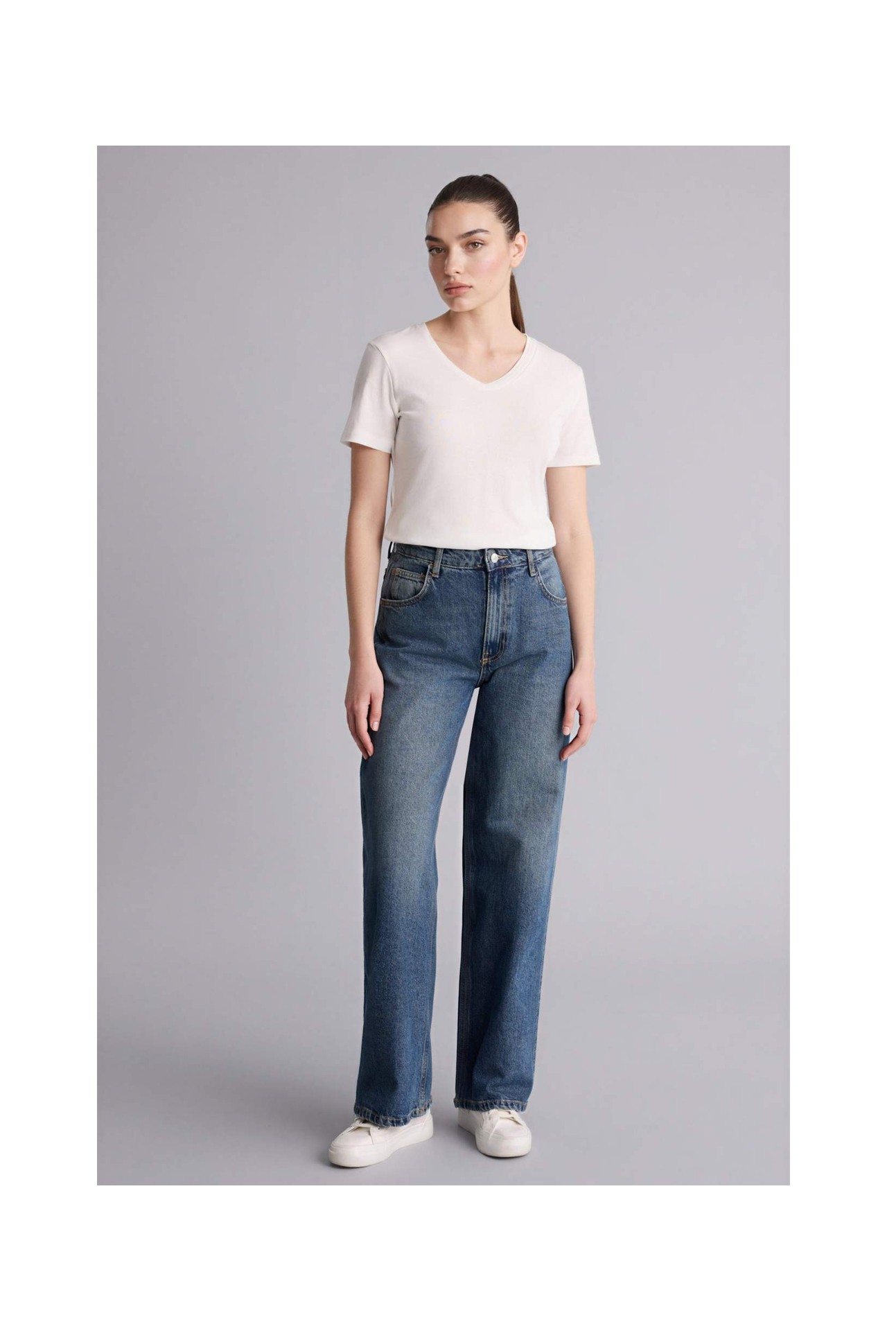 DeFacto %100 Pamuk Slim Fit V Yaka Basic Düz Ribana Kısa Kollu Tişört I1080AZ26SP görsel 7