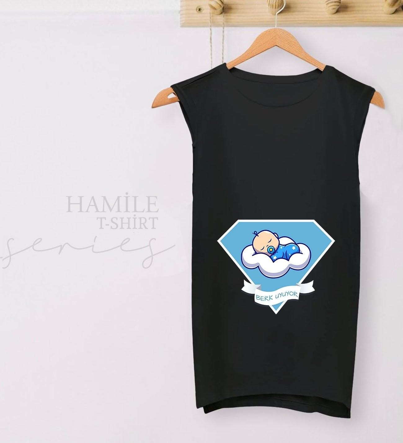 BK Gift Kişiye Özel Isimli Uyuyor Tasarımlı Siyah Sıfır Kol Hamile Tişört-5, Hamile Giyim, Eşe Hediye görsel 2