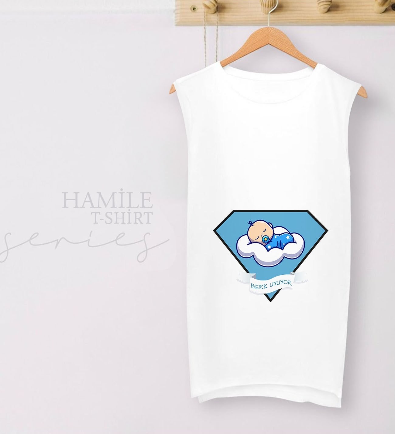 BK Gift Kişiye Özel Isimli Uyuyor Tasarımlı Beyaz Sıfır Kol Hamile Tişört-5, Hamile Giyim, Eşe Hediye görsel 2