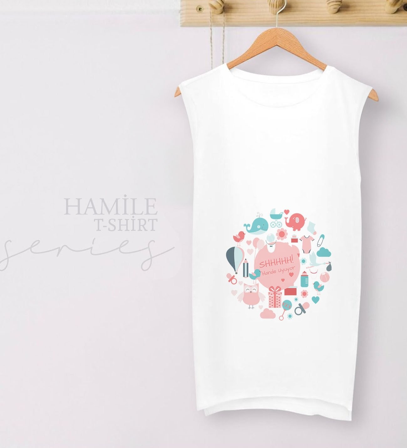 BK Gift Kişiye Özel Isimli Uyuyor Tasarımlı Beyaz Sıfır Kol Hamile Tişört-4, Hamile Giyim, Eşe Hediye görsel 2