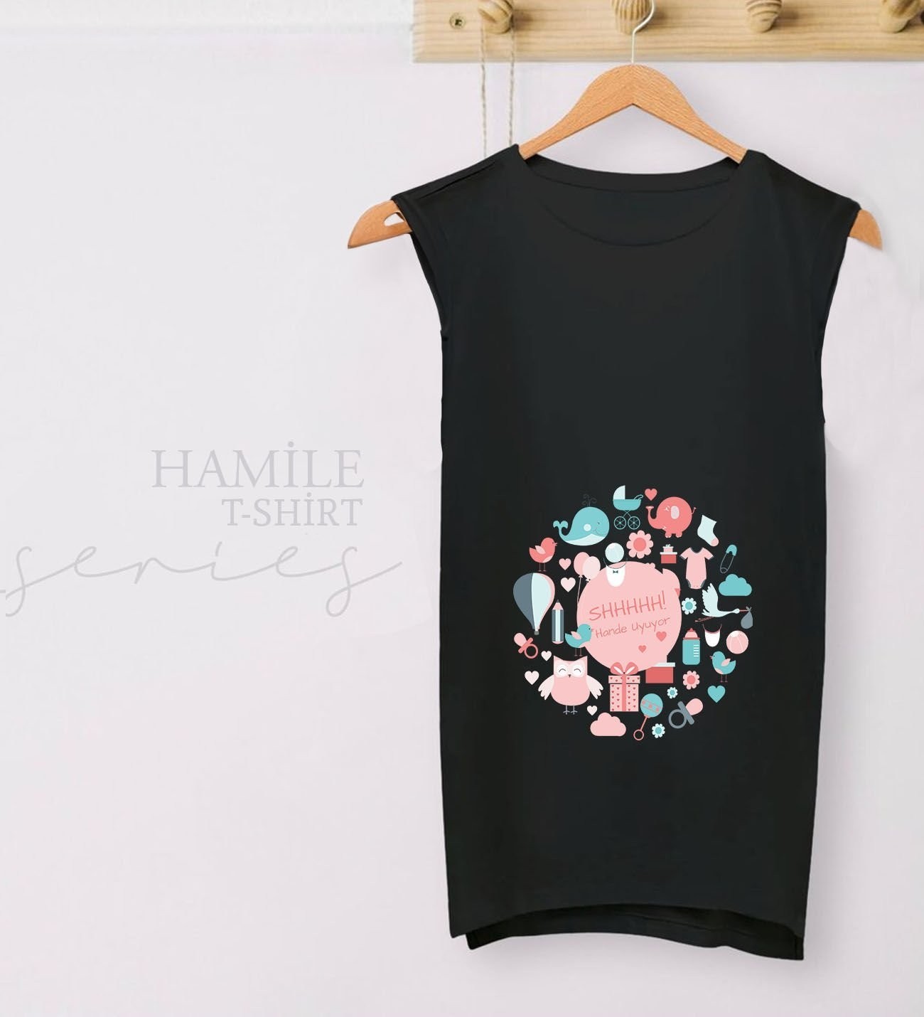 BK Gift Kişiye Özel Isimli Uyuyor Tasarımlı Siyah Sıfır Kol Hamile Tişört-4, Hamile Giyim, Eşe Hediye görsel 2