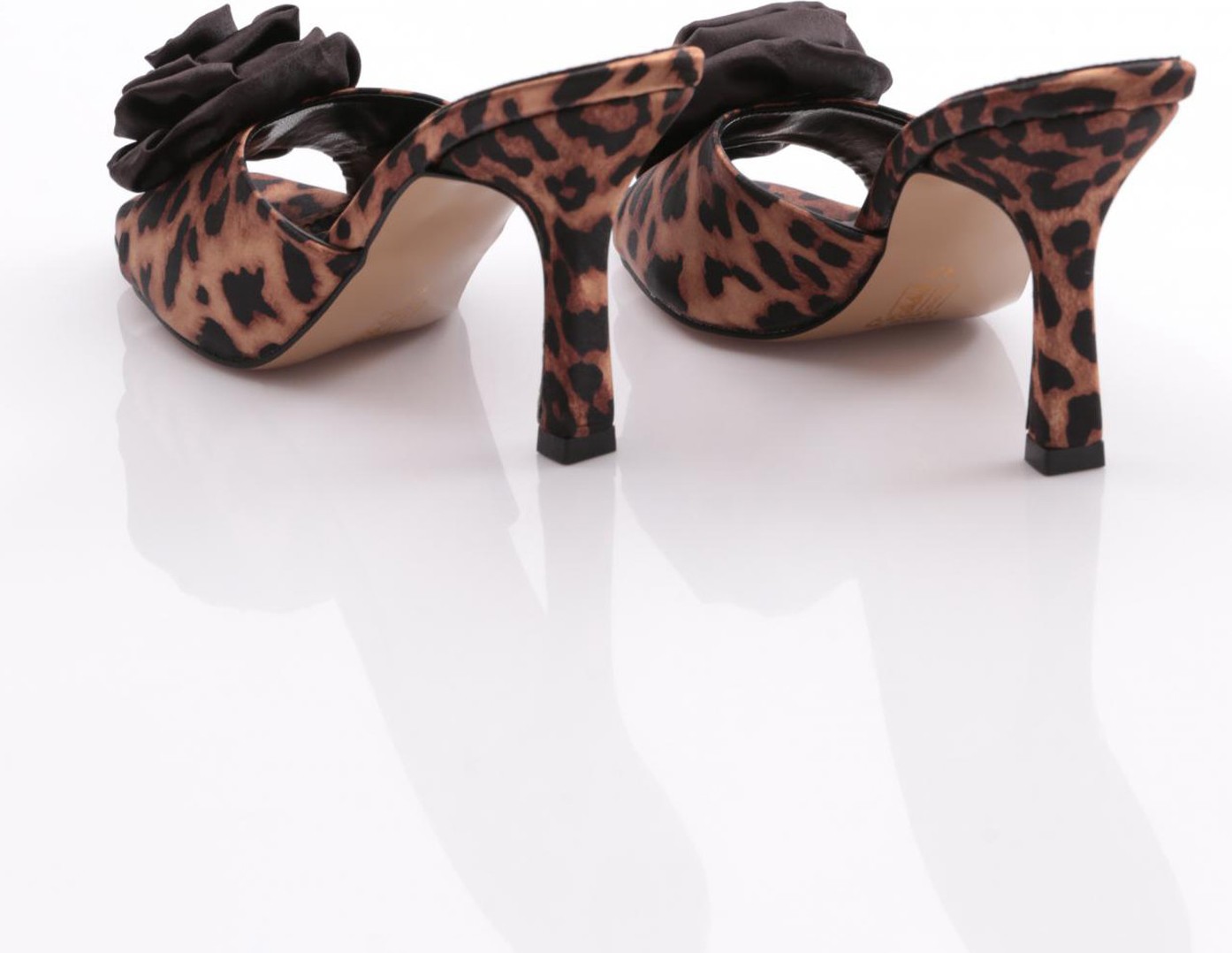 DGN Leopar Renkli Kadın Gül Detaylı Topuklu Terlik Yüksek Stiletto Konforlu Kullanım görsel 3