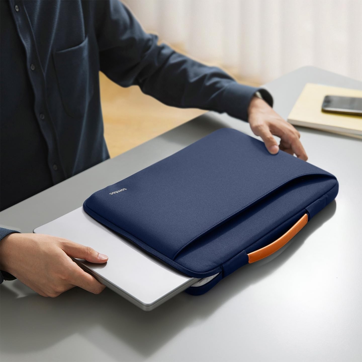 Tomtoc Defender 16" Laptop Çantası, 360° Darbe Koruma, Suya Dayanıklı, Ultra Ince Taşınabilir Kılıf görsel 7