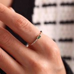 Sembol Gold Yarım Tur Altın Baget Yüzük Emerald