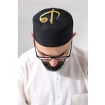 İhvan Siyah Kapitone Elif Vav Nakışlı Kalıp Namaz Takkesi Erkekler İçin Viskon Kumaş Özellikli