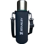 Stanley 1 LT. KULPSUZ KLASİK Neopren Termos Kılıfı ve Omuz Askısı Dayanıklı Tasarım ile Koruma Sağlar