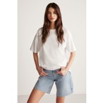Grimelange Jemmy Kadın %100 Organik Pamuk Relaxed Fit Yırtmaçlı Yuvarlak Yakalı Beyaz T-shirt
