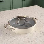 Karaca x Refika 30 cm Swiss Crystal Metal Kulplu Karnıyarık Tencere Krem Seramik Kaplama