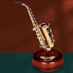 Saksafon Tasarımlı Kurmalı Müzik Kutusu Hareketli Dönen Mekanizmalı, Nostaljik Dekoratif Şık, Zarif, Konsept Hediyelik Özel Tasarım
masaüstü Süs Biblo Dekor