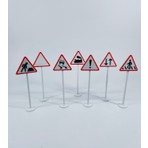 Diorama Trafik Levhaları – 7’li Mini Set - 1/64 Ölçek Model Sahne Aksesuarı