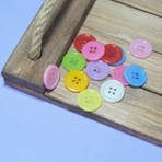Plastik Karışık Renkli Düğme 20 mm 50 Adet