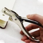 Kw-Trio Tek Delik El Tipi Düğme Delgeç - 1 Adet, Gümüş, 8 Yaprak Kapasiteli, Metal Gövde, Düz Desenli