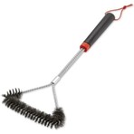 Weber 6278 18″ Three‑Sided Bamboo Grill Brush – 18 inç (≈45 cm) Bambu Saplı Üç Yüzlü Izgara Fırçası (Paslanmaz Çelik Kıllar; Sıcak Temizlik)