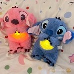 DMR Accessoire Nefes Alan Stitch Uyku Arkadaşı Peluş Sesli Işıklı Müzikli 1 Adet Karışık Renk