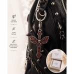 Herşey Nota Kırmızı Kelebek Detaylı Gotik Haç Anahtarlık – Unisex Vintage Stil Çanta Aksesuarı