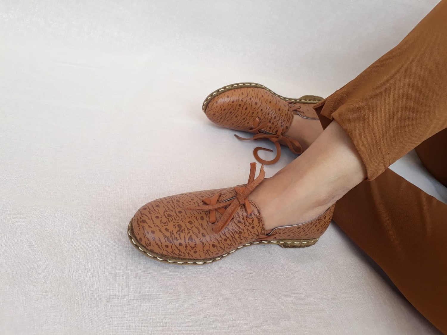 Yemenici Niyazi Usta Hakiki Deri Unisex Taba Benekli Bağcıklı Yemeni görsel 3