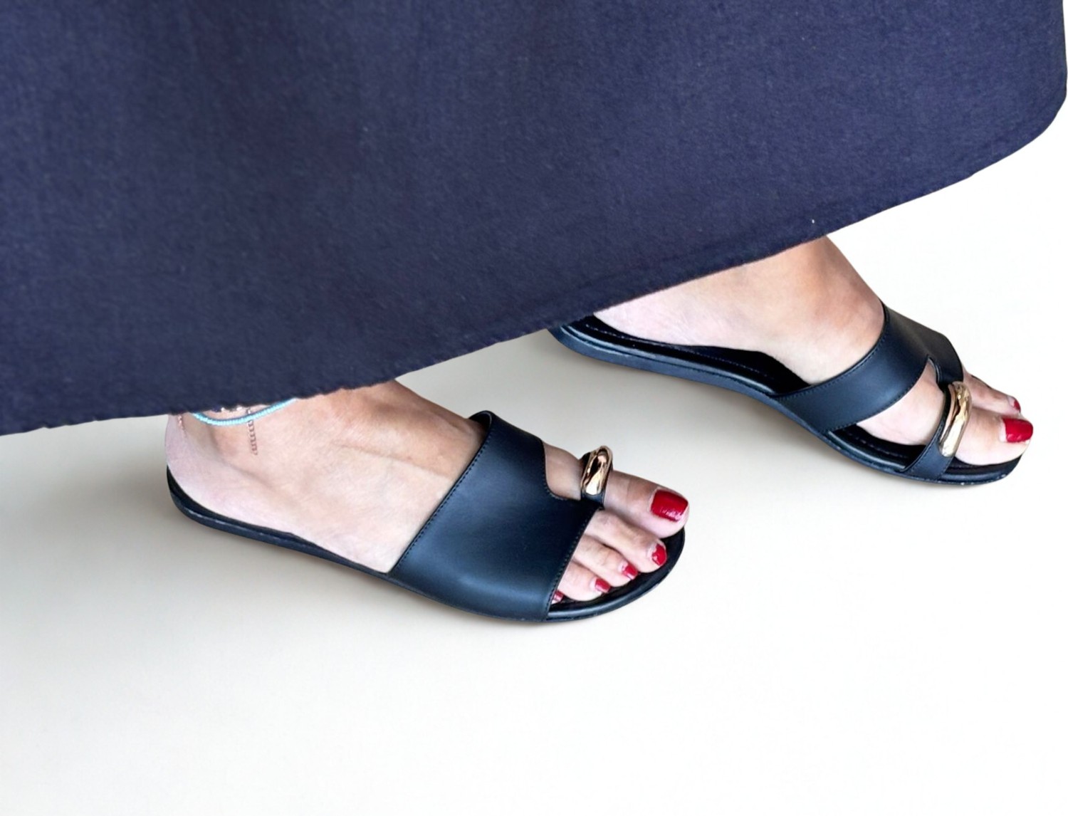Ne&Ve Shoes Siyah Hakiki Deri Tokalı Parmak Arası Kadın Şık ve Rahat Günlük Terlik görsel 2