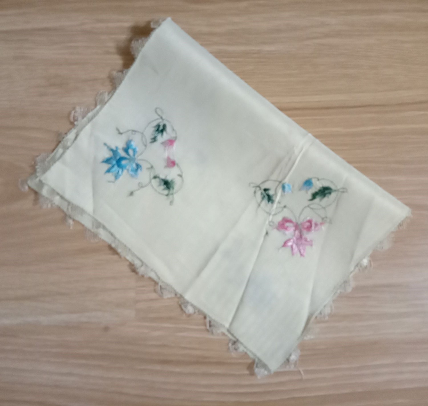 Bosphorus El Işi Kenarı Oyalı Saten Mendil 21X30CM görsel 2