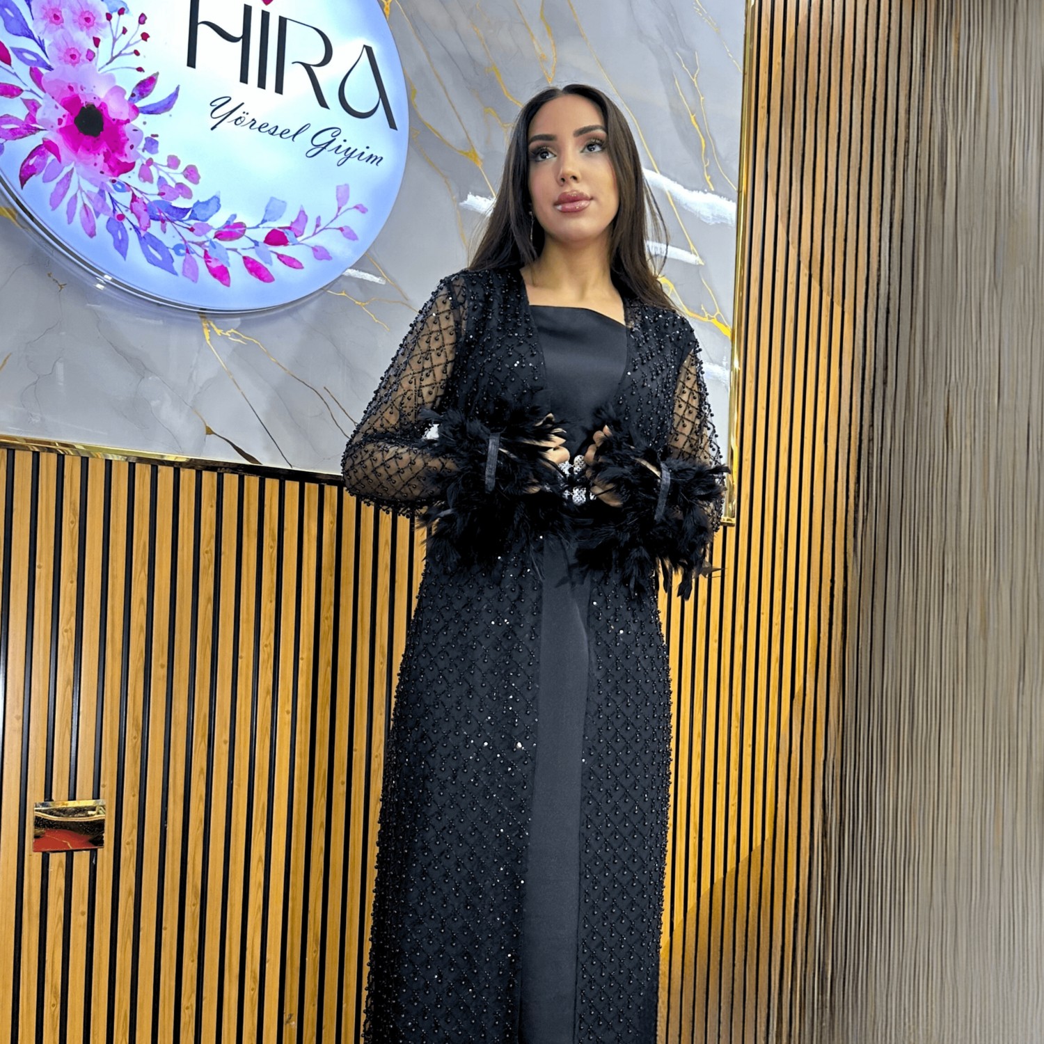 Hira Yöresel Giyim Içi Saten Dışı Taşlı Boncuklu Işleme Kol Detay Kuş Tüyü