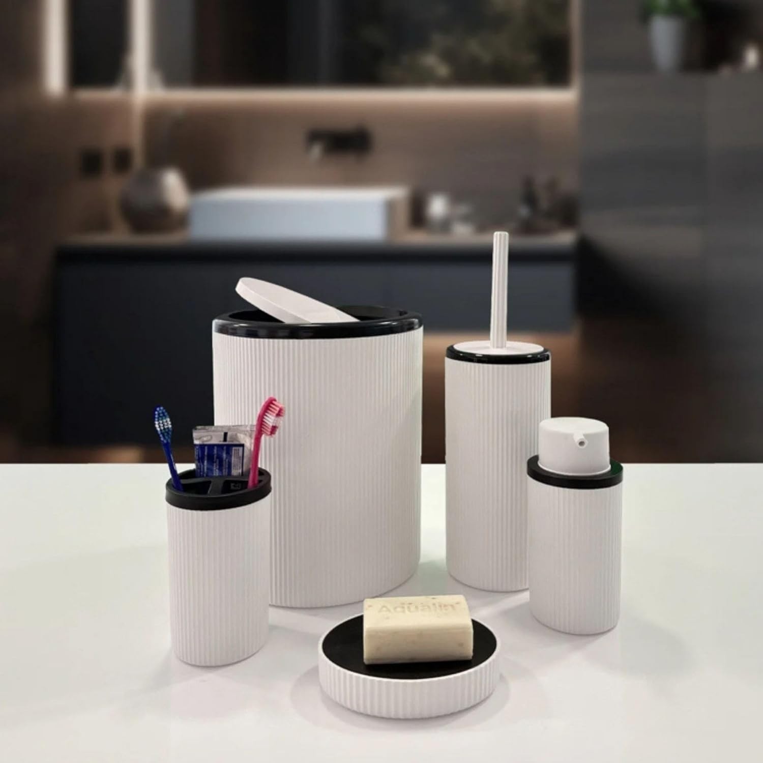 Beyaz Plastik Banyo Seti, 5 Parça, Çöp Kovası, Tuvalet Fırçası, Diş Fırçalığı, Sabunluk ve Sıvı Sabunluk görsel 2