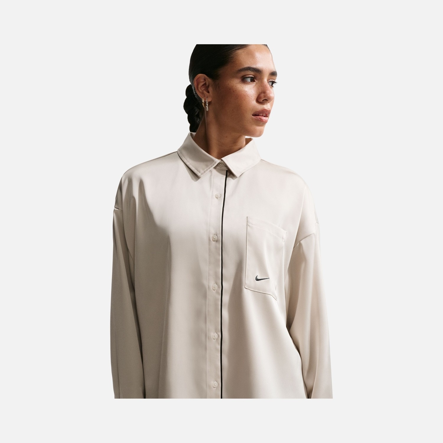 Nike Kadın Bej Sportswear Oversize Saten Uzun Kollu Gömlek Üst | IM0575-072 görsel 3
