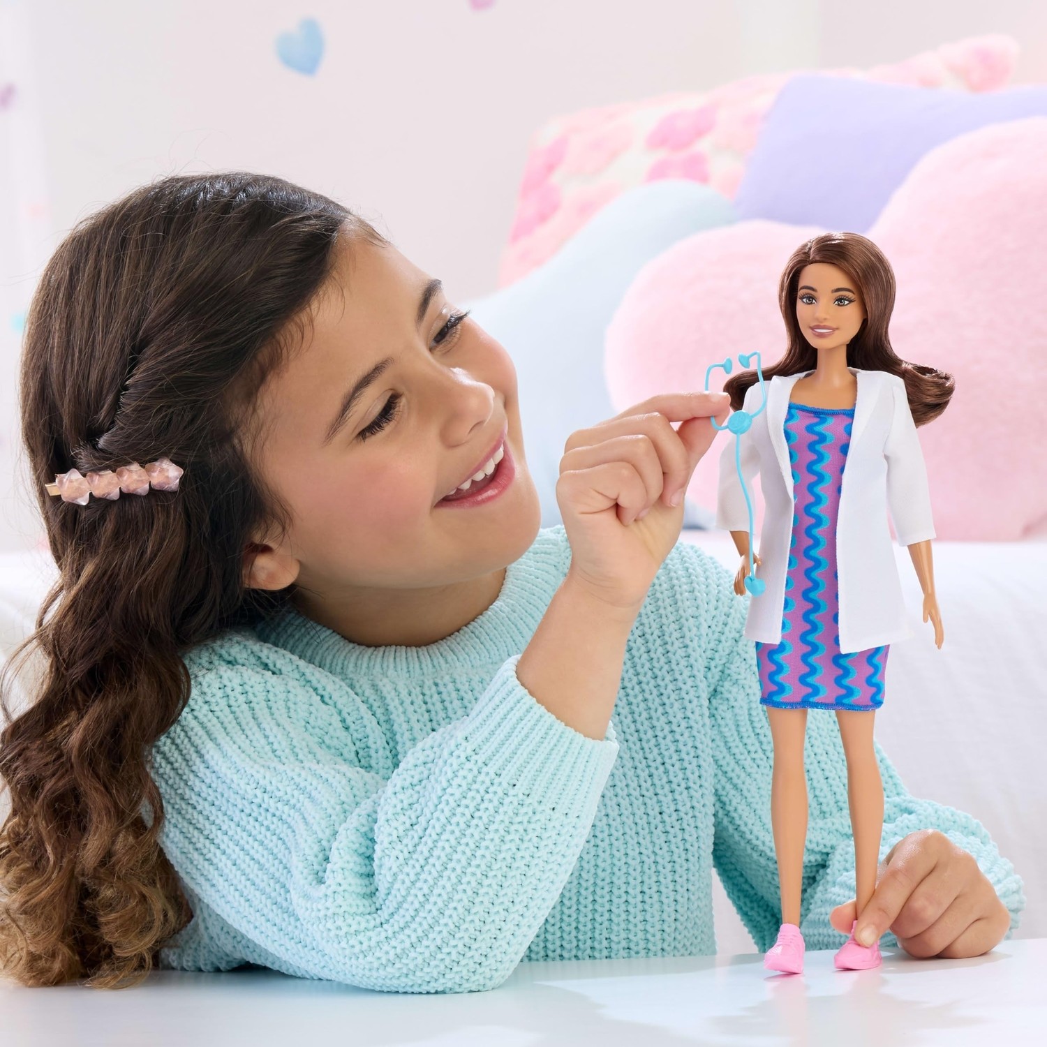 Die Grup Barbie Çıkarılabilir Beyaz Önlüğü, Elbisesi, Ayakkabıları ve Stetoskop Aksesuarıyla Barbie Kariyer Bebekleri Doktor Bebek, JKF76 görsel 2