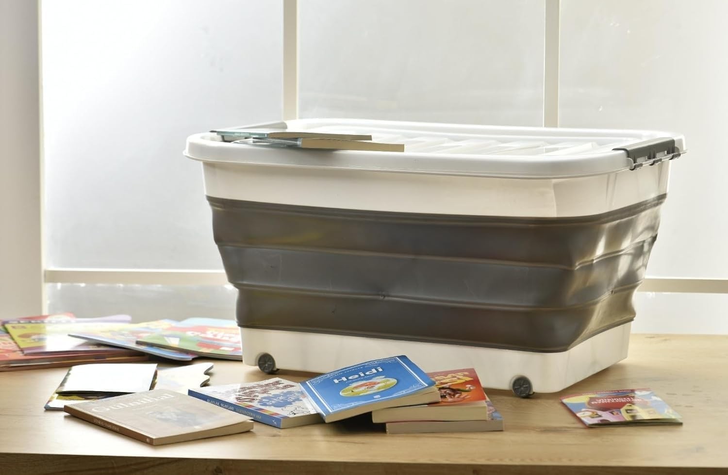OEM Katlanabilir Şeffaf Kapaklı Saklama Kabı, Tekerlekli Büyük Hacimli Oyuncak Kutusu, Çamaşır Sepeti ve Organizer, Plastik Kapaklı Düzenleyici Kutu, Ev ve Ofis Için Çok Amaçlı (65 Litre) görsel 2