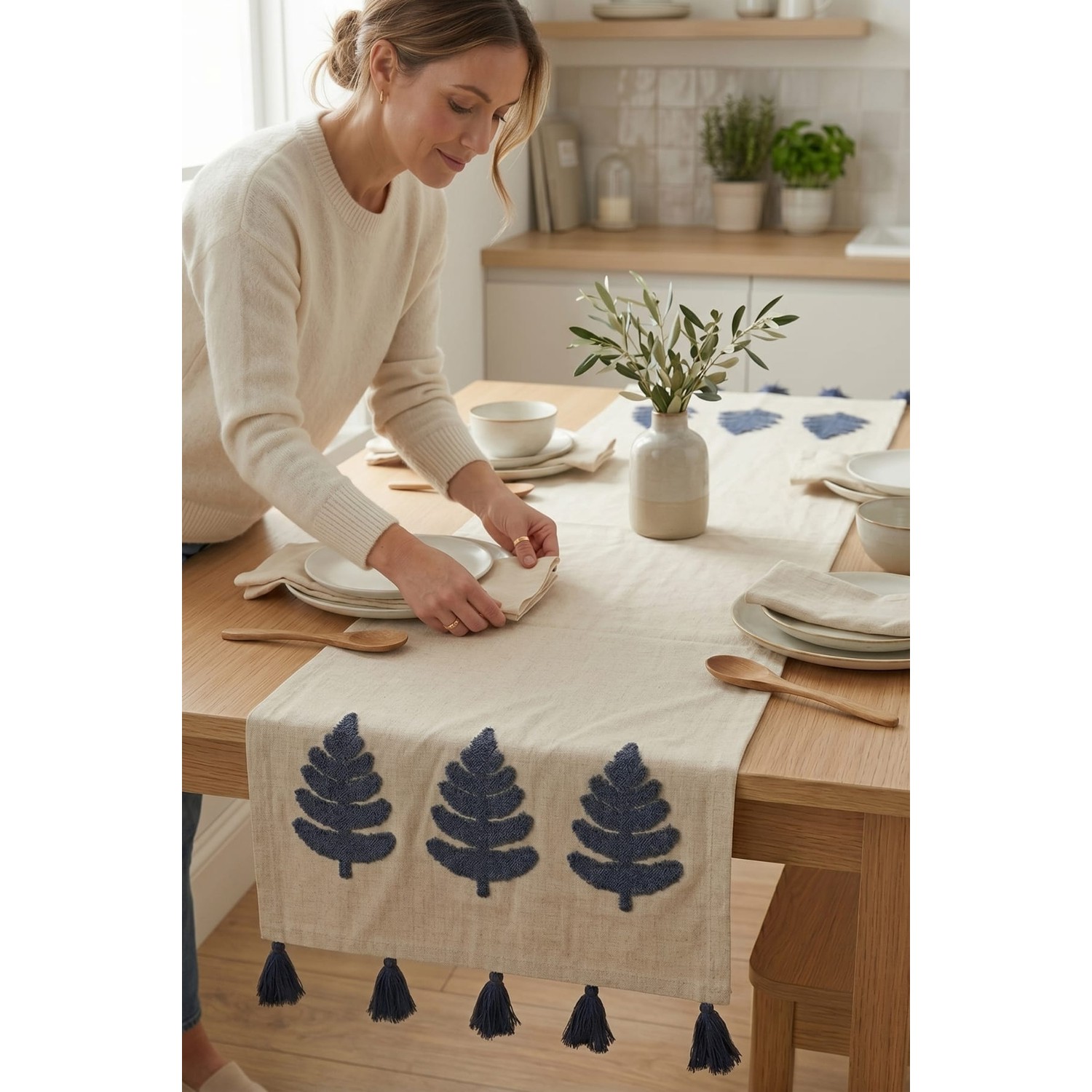 Buldan Natura Üçlü Ağaç Nakışlı Püsküllü Dekoratif Runner 40×130 cm 3. görsel