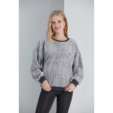 Pikka Online Kadın Yumoş Peluş Kumaş Gri Çiçek Nakış Detaylı Oversize Rahat Spor Şık Sweat