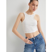 Koton Asimetrik Crop Üst Dokulu Slim Fit Yuvarlak Yaka