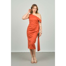Escoll Kadın Tek Omuz Kolu Bant Detaylı Kuyruklu Abiye Elbise 1896 Tarçın